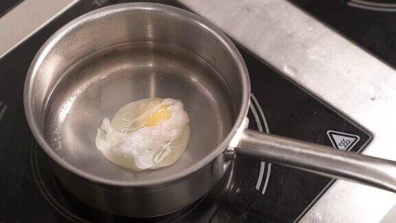煮荷包蛋的过程烹饪食物准备食材健康营养