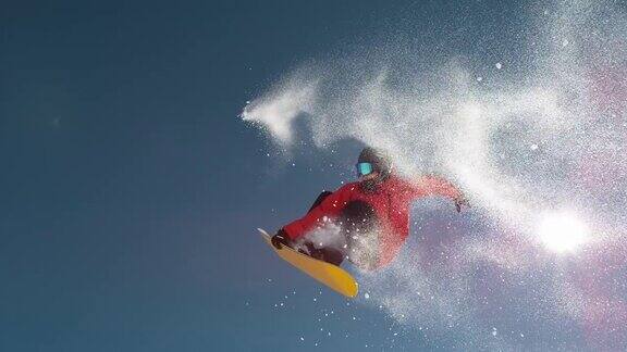 滑雪运动员跃起在空中