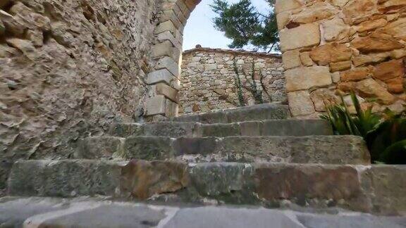 中世纪哥特式石城稳定的Cam低视角