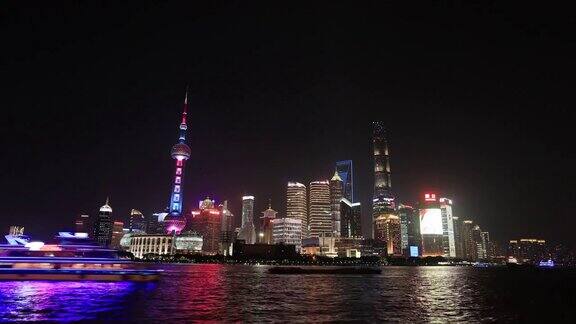 中国上海黄浦江上的东方明珠塔