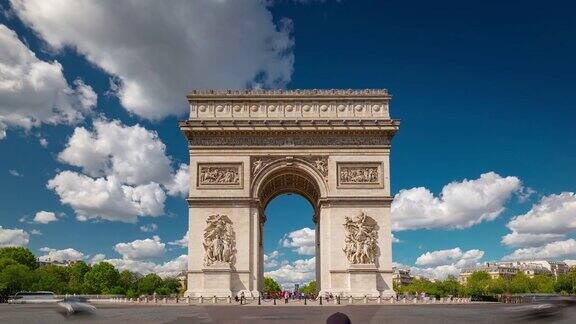 夏日蔚蓝的天空巴黎城著名的拱门交通圈广场时光流逝的全景4k法国