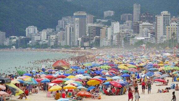 巴西里约热内卢在夏天拍摄著名的伊帕内玛海滩