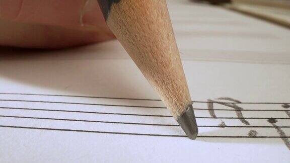 用铅笔写乐谱