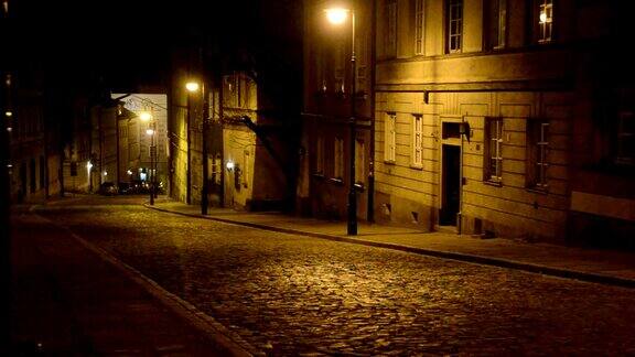 华沙老城夜晚的街道