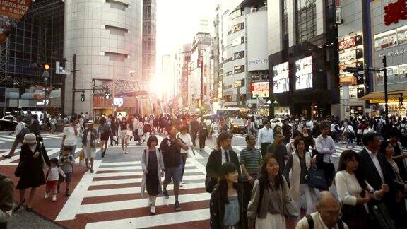 涩谷十字路口行人慢镜头