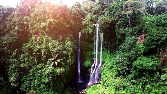 印尼巴厘岛的瀑布