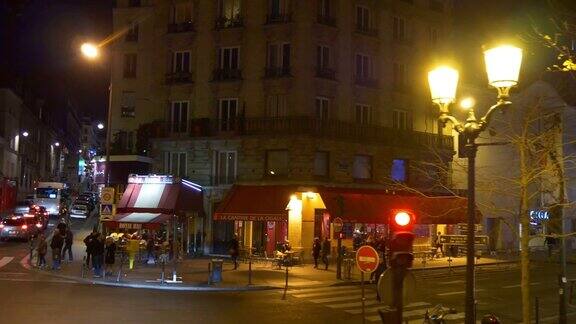 法国夜间照明巴黎双层巴士乘坐交通街道全景4k
