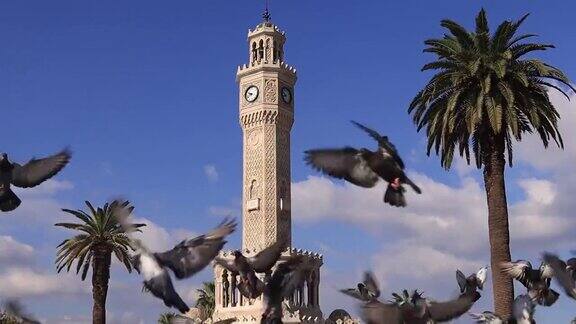 在伊兹密尔慢动作与旧钟楼的科纳克广场的观点它建于1901年是土耳其伊兹密尔市的象征