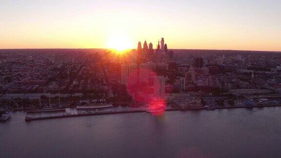 日落时费城的鸟瞰图