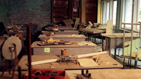 切尔诺贝利核灾难后的城市受污染学校的教室