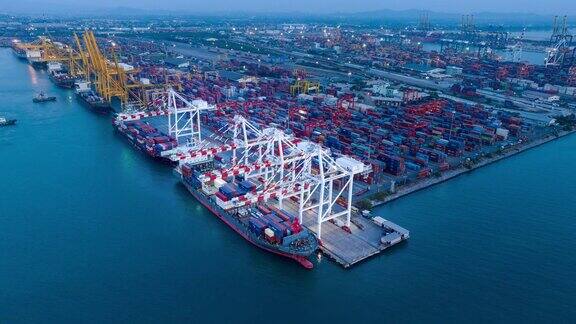 航拍延时摄影：一个贸易繁忙的海运港口