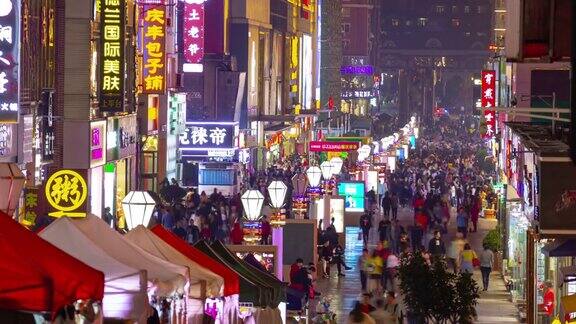 青岛市内著名夜市行人拥挤的街道时光流逝全景4k中国