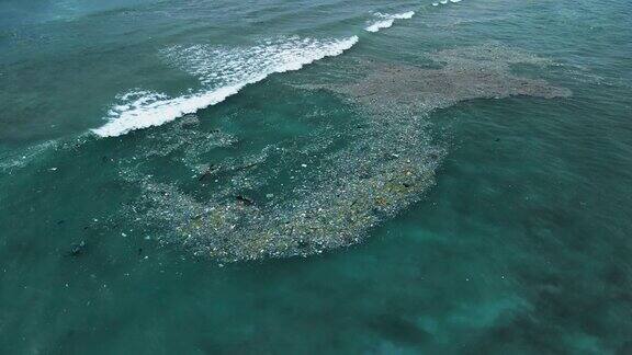 海洋和塑料污染鸟瞰图