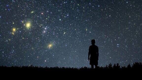 看星星的人独自一人仰望星空
