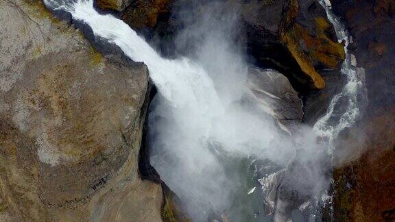 俯瞰雄伟的海弗斯瀑布冰岛的壮丽景色