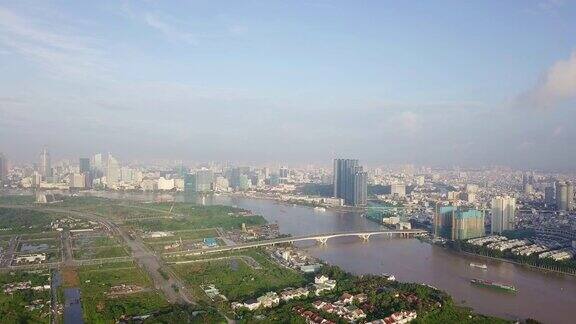 鸟瞰图胡志明市的和摩天大楼中心的心脏业务在胡志明市市中心越南胡志明市西贡河上的城市全景图