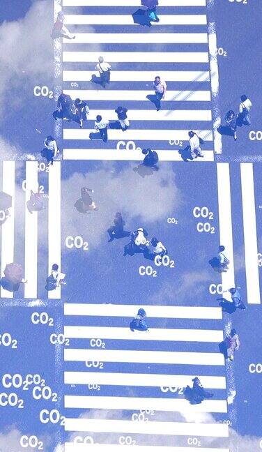 人们穿过人行横道天空和云层是背景二氧化碳二氧化碳排放全球空气气候污染概念