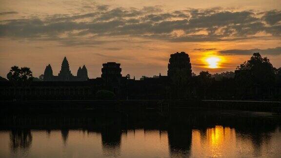 柬埔寨吴哥窟寺庙的日出