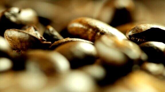 咖啡豆旋转的特写高清