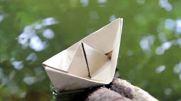 河上的纸船