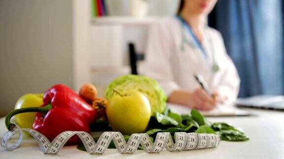 蔬菜饮食的营养和用药概念营养师工作营养学家的工作场所