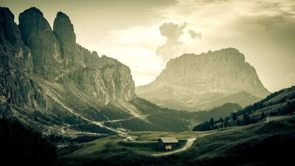 从Dolomites的PassoGardena开始的时间推移