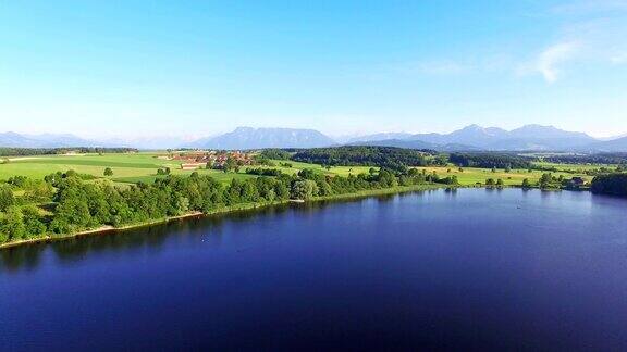 航拍:夏季的巴伐利亚Abtsee湖