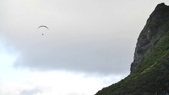 运动员滑翔伞运动