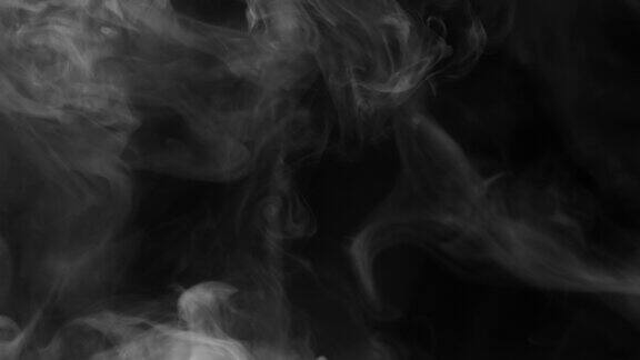 一个抽象的黑色背景与白色流动的烟雾