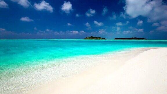 马尔代夫的浪漫沙滩和干净的泻湖