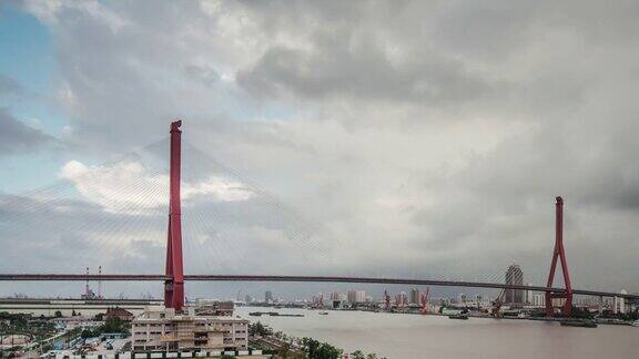黄浦江斜拉桥位于中国上海