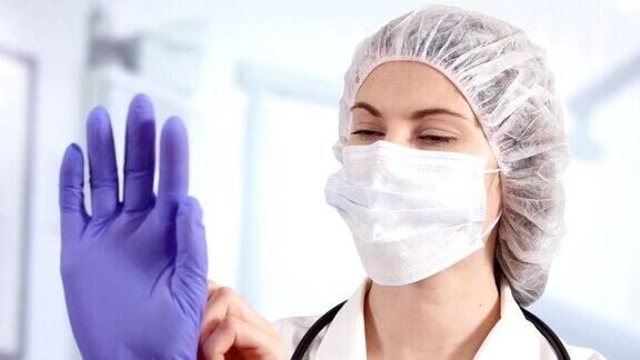 专业女医生在病房里戴医用手套在职女医生