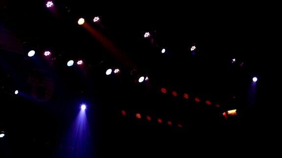 演唱会的舞台灯光