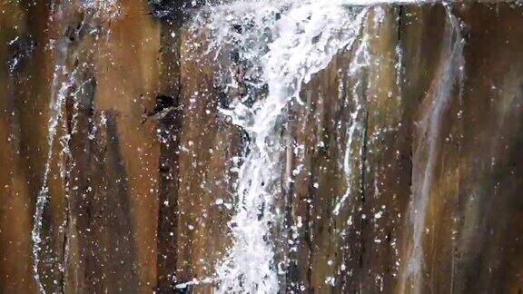 水从石壁中滴落慢镜头180帧秒