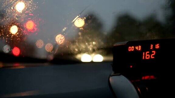 HD:在雨中驾驶汽车