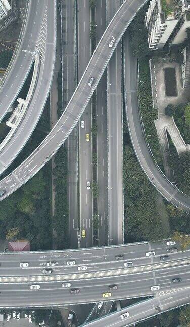 鸟瞰图复杂的天桥和繁忙的交通