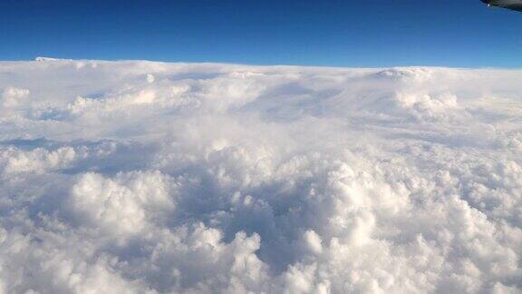 在云层之上飞行4k