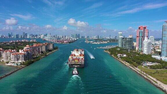 鸟瞰美国迈阿密港大型集装箱船