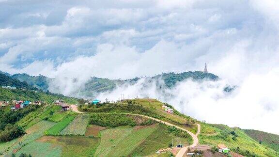 山上有雾的村庄