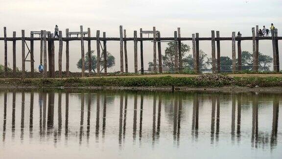 缅甸曼德勒UBein桥的时间流逝