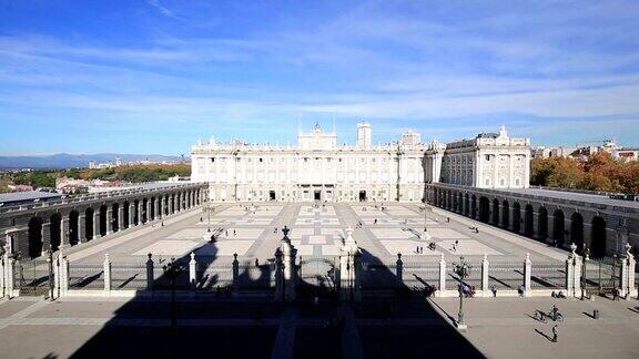 西班牙马德里-马德里皇家宫殿地标建筑和西班牙主要旅游景点马德里皇家宫殿