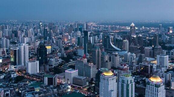 从白天到夜晚的时间延时4K:曼谷市中心的城市景观