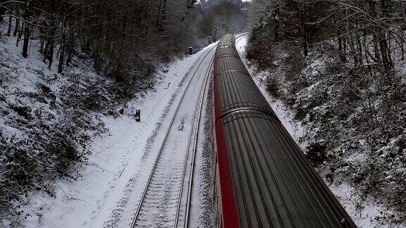 雪地上的火车