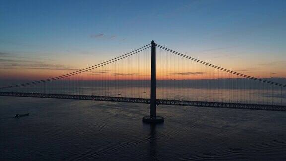 架空明石海峡大桥清晨的辉光塔主缆线盘