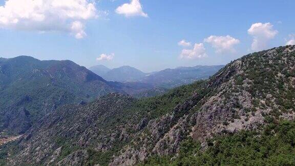 土耳其安塔利亚的克洛迪山这是由无人机摄像头拍摄的