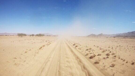 在纳米比亚开快车