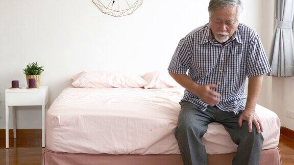 老年人在家中心脏病发作胸痛人们退休后的生活方式观念