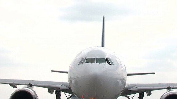 空客A330喷气式飞机飞行天空