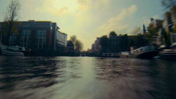乘船探索阿姆斯特丹的运河间隔拍摄