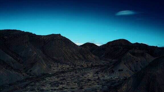 西班牙塔伯纳斯沙漠上的云朵间隔拍摄